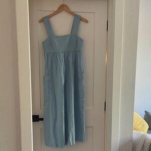 Light Blue Sleeveless Dress. Maxwell size 6. Button back. Side pockets.